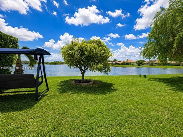 963 Falling Water Road, Weston, FL 33326