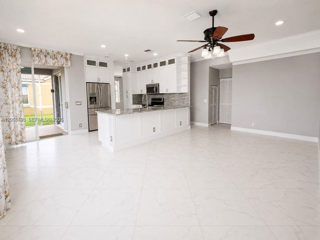963 Falling Water Road, Weston, FL 33326