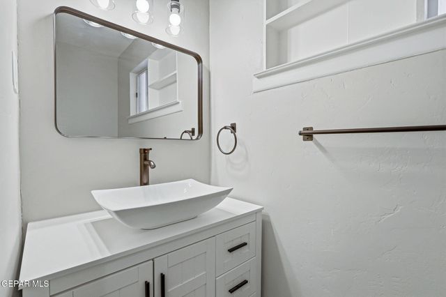 5140 PARIS Avenue, El Paso, TX 79924