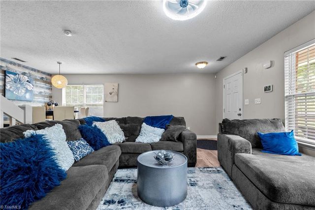 2 Tannenbaum Circle, Greensboro, NC 27410