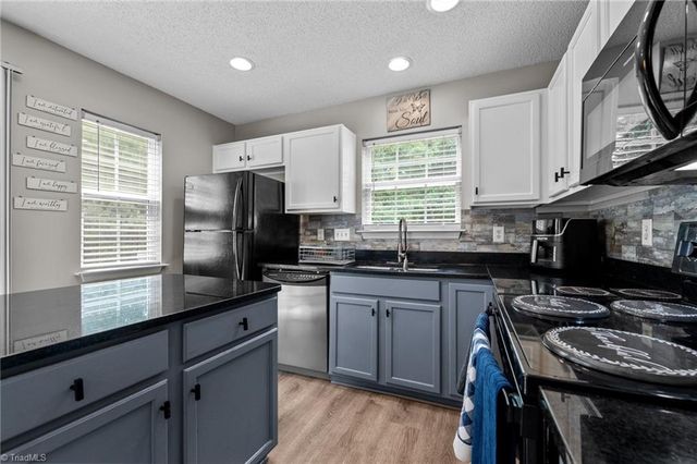 2 Tannenbaum Circle, Greensboro, NC 27410