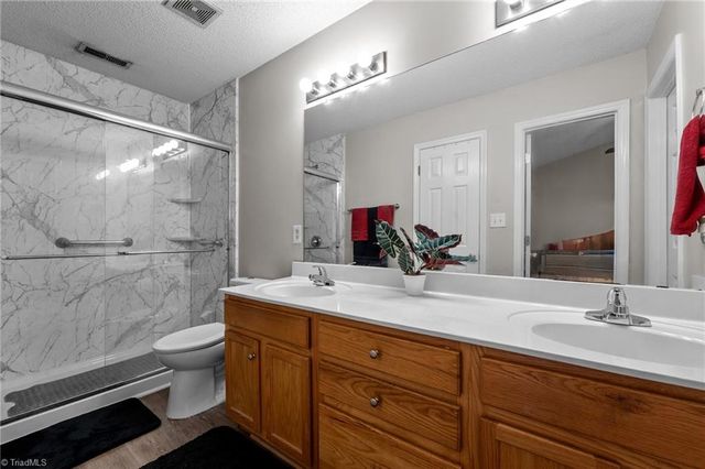 2 Tannenbaum Circle, Greensboro, NC 27410