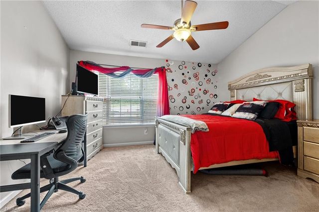 2 Tannenbaum Circle, Greensboro, NC 27410