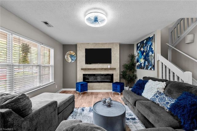 2 Tannenbaum Circle, Greensboro, NC 27410