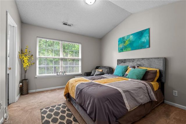 2 Tannenbaum Circle, Greensboro, NC 27410