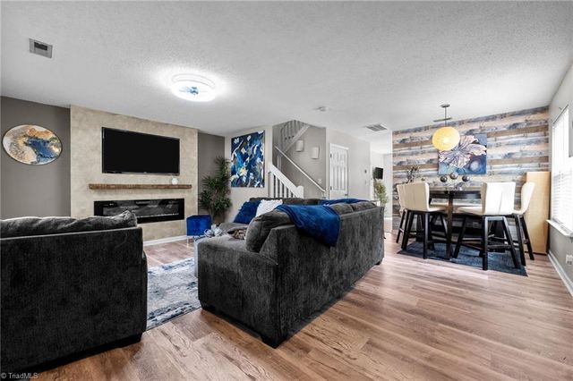 2 Tannenbaum Circle, Greensboro, NC 27410