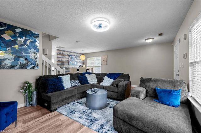 2 Tannenbaum Circle, Greensboro, NC 27410