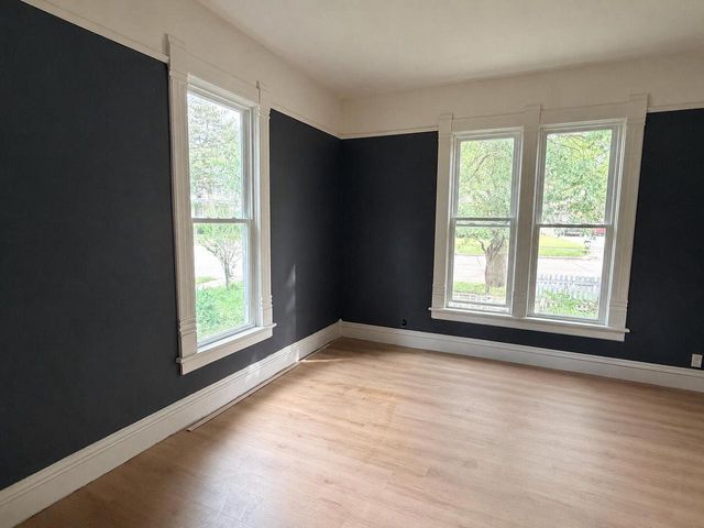 300 W Chestnut STREET, Burlington, WI 53105