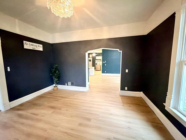 300 W Chestnut STREET, Burlington, WI 53105