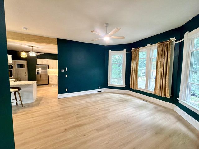 300 W Chestnut STREET, Burlington, WI 53105