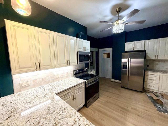 300 W Chestnut STREET, Burlington, WI 53105