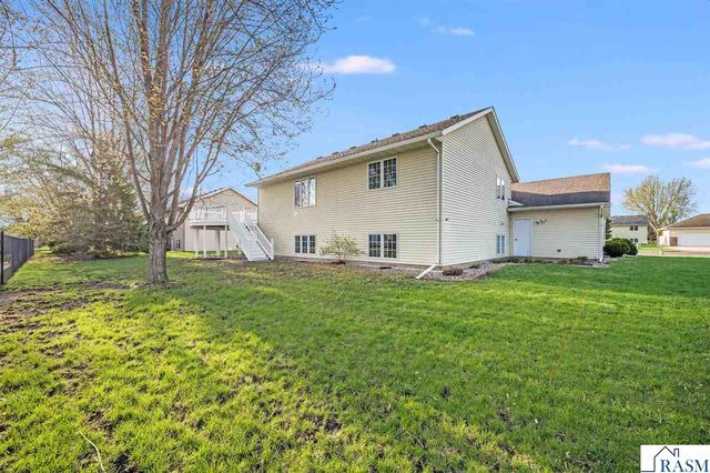 18 La Mar Court, North Mankato, MN 56003