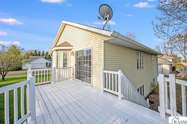 18 La Mar Court, North Mankato, MN 56003