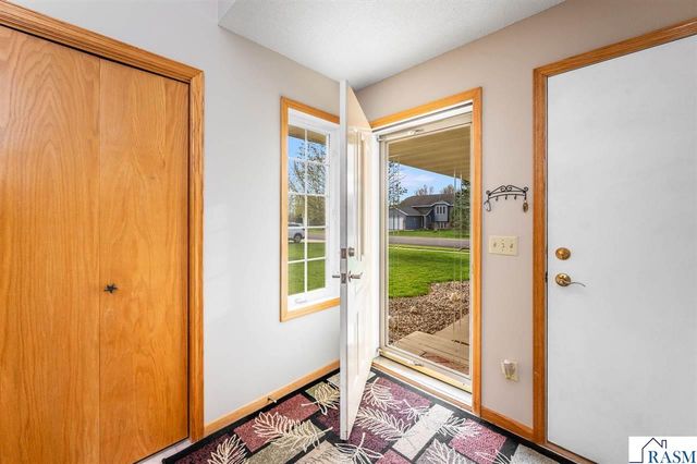 18 La Mar Court, North Mankato, MN 56003
