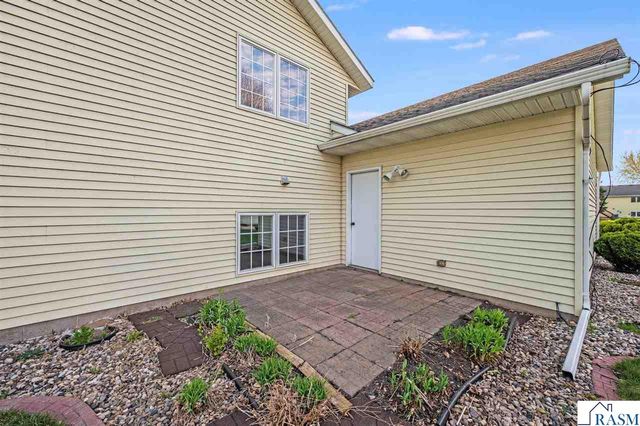 18 La Mar Court, North Mankato, MN 56003