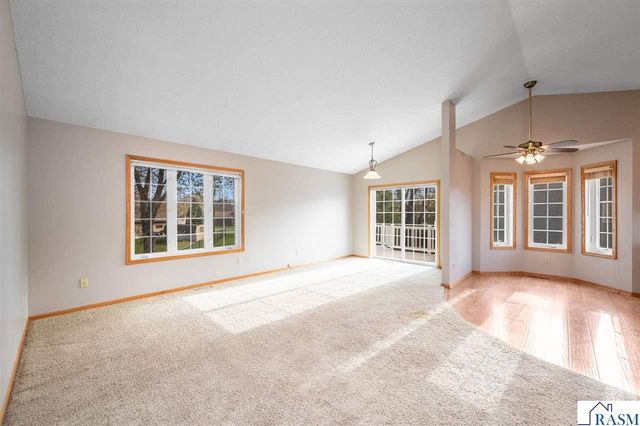 18 La Mar Court, North Mankato, MN 56003