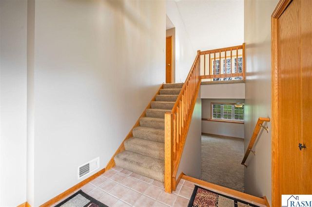 18 La Mar Court, North Mankato, MN 56003