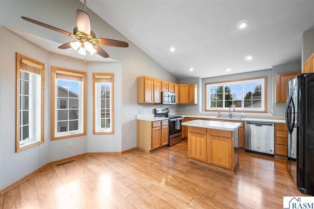 18 La Mar Court, North Mankato, MN 56003
