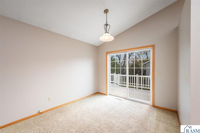 18 La Mar Court, North Mankato, MN 56003
