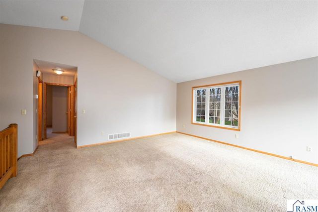 18 La Mar Court, North Mankato, MN 56003