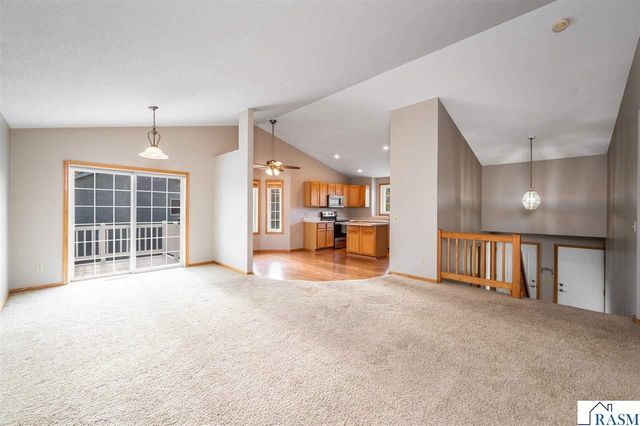 18 La Mar Court, North Mankato, MN 56003