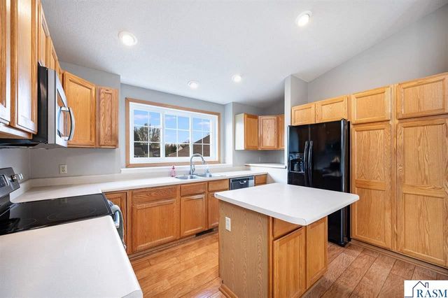 18 La Mar Court, North Mankato, MN 56003