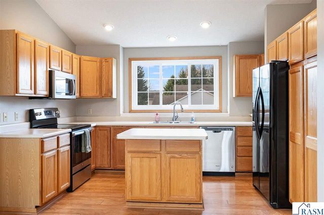 18 La Mar Court, North Mankato, MN 56003