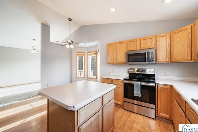 18 La Mar Court, North Mankato, MN 56003