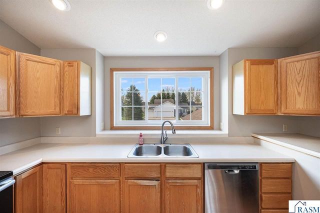18 La Mar Court, North Mankato, MN 56003