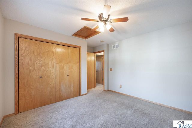 18 La Mar Court, North Mankato, MN 56003