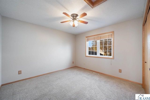 18 La Mar Court, North Mankato, MN 56003