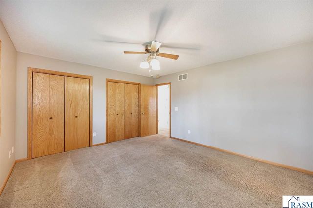 18 La Mar Court, North Mankato, MN 56003
