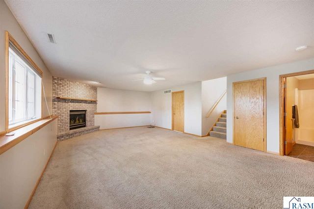 18 La Mar Court, North Mankato, MN 56003