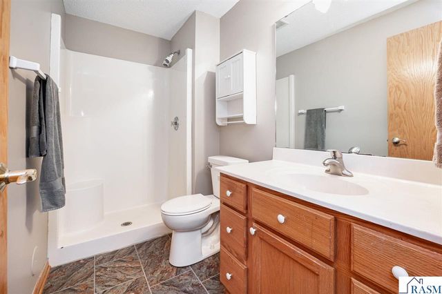 18 La Mar Court, North Mankato, MN 56003