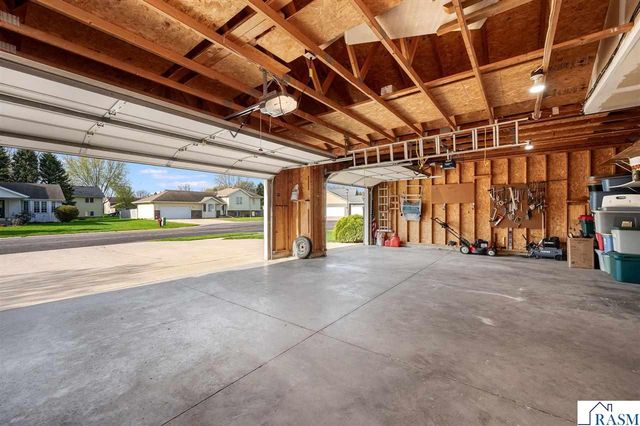 18 La Mar Court, North Mankato, MN 56003