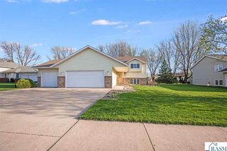 18 La Mar Court, North Mankato, MN 56003