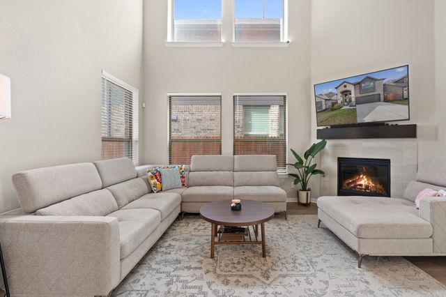 3904 Ford Drive, Heartland, TX 75126