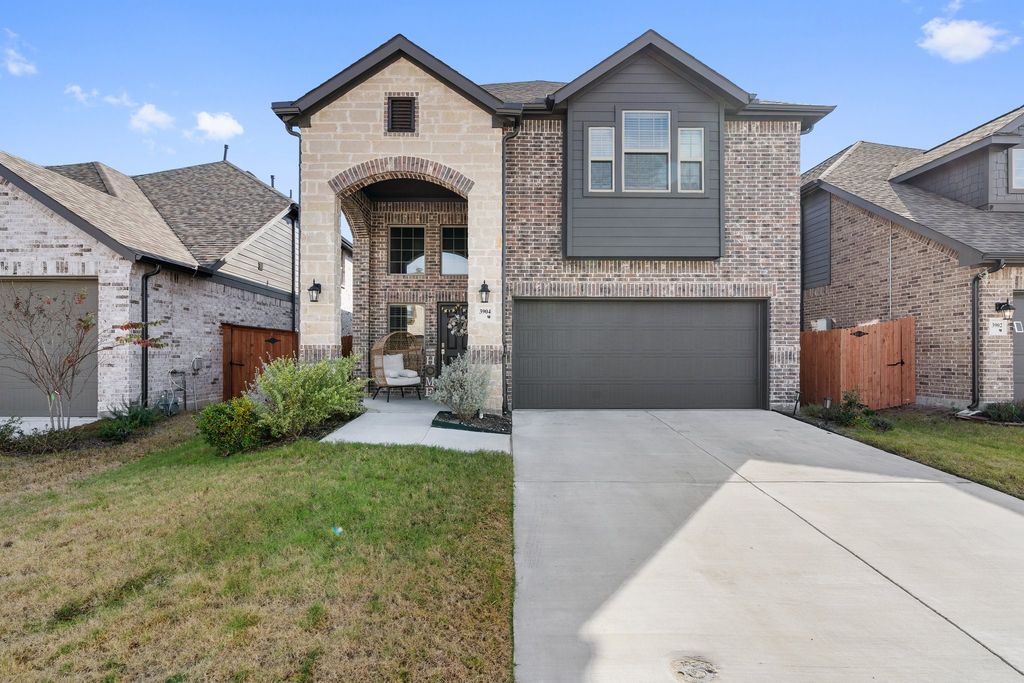 3904 Ford Drive, Heartland, TX 75126