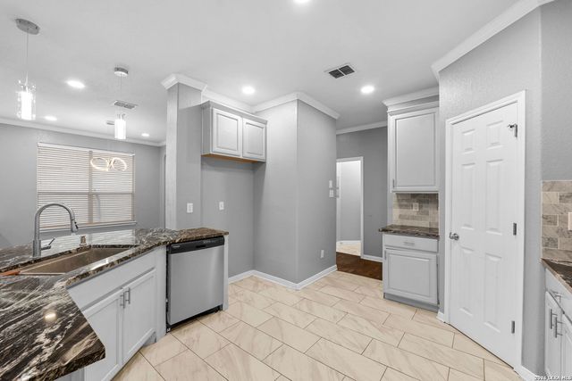 707 Lorimor Ct, San Antonio, TX 78258