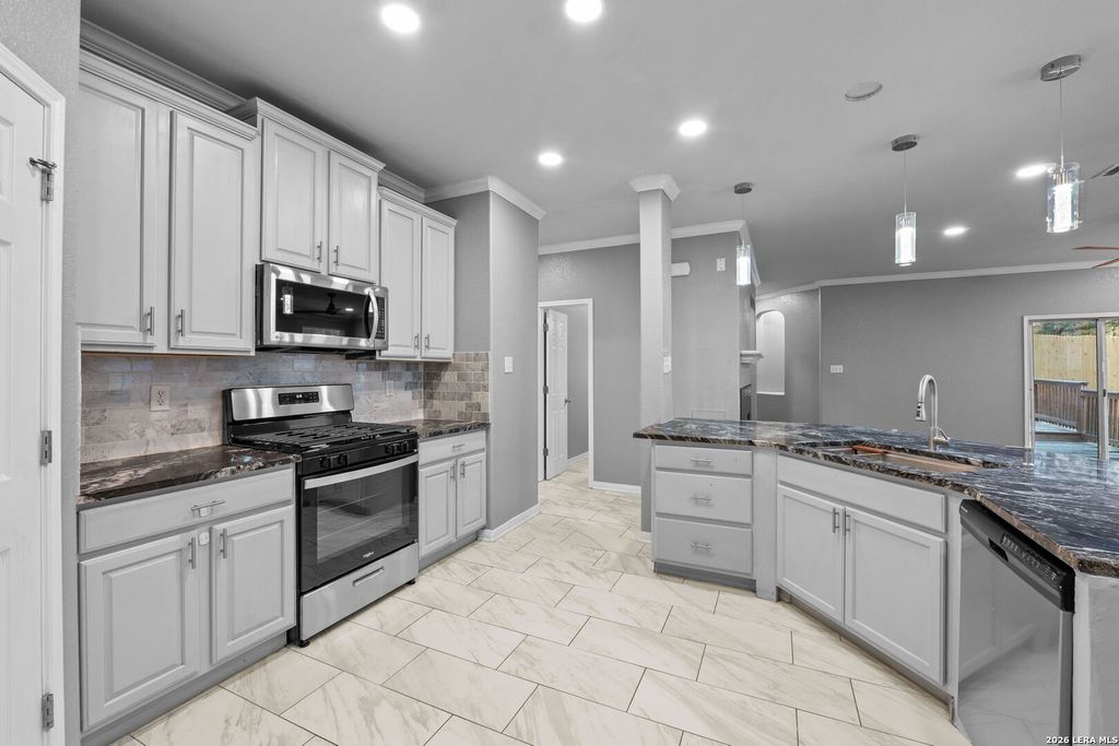 707 Lorimor Ct, San Antonio, TX 78258