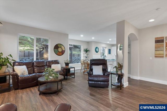 1155 Little John Lp NW, Salem, OR 97304