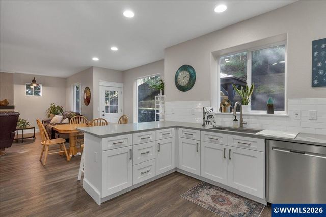 1155 Little John Lp NW, Salem, OR 97304