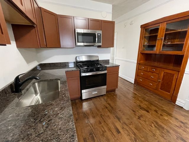 4435 S Artesian Avenue, Chicago, IL 60632