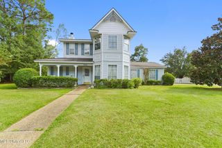 10100 Iroquois Avenue, Ocean Springs, MS 39564