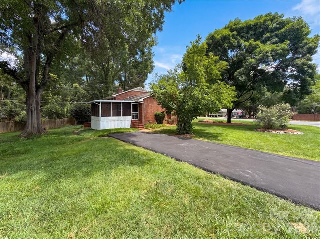 5410 Sharon Road, Charlotte, NC 28210