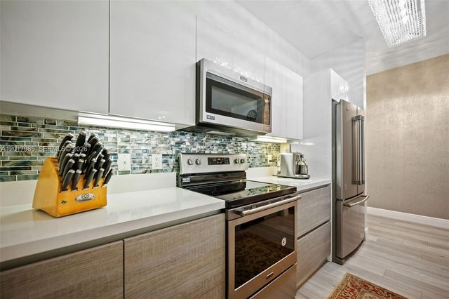 7350 SW 89th St 314S, Miami, FL 33156