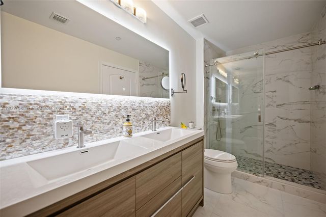 7350 SW 89th St 314S, Miami, FL 33156