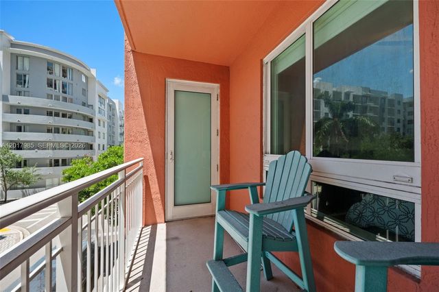 7350 SW 89th St 314S, Miami, FL 33156