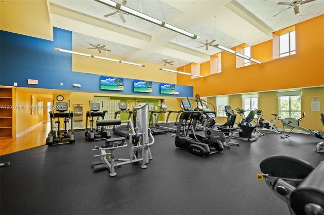 7350 SW 89th St 314S, Miami, FL 33156