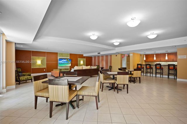 7350 SW 89th St 314S, Miami, FL 33156